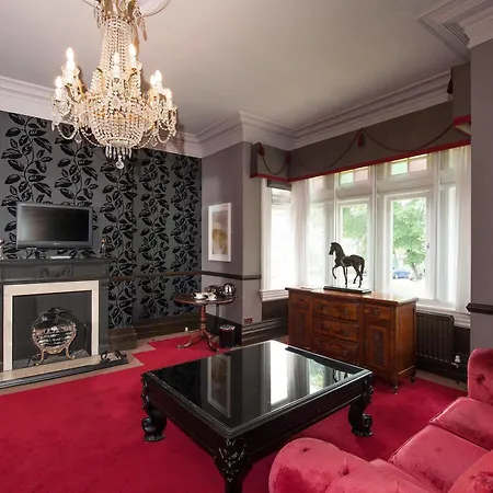 Balmoral Otel 4*